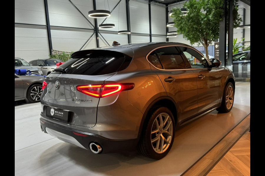 Alfa Romeo Stelvio 2.0 T AWD Super Garantie 280 PK Leder Xenon Camera Cruise Rijklaar