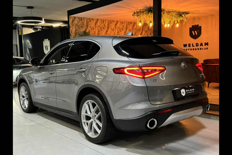 Alfa Romeo Stelvio 2.0 T AWD Super Garantie 280 PK Leder Xenon Camera Cruise Rijklaar