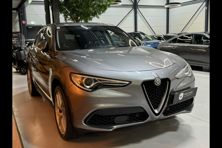 Alfa Romeo Stelvio 2.0 T AWD Super Garantie 280 PK Leder Xenon Camera Cruise Rijklaar