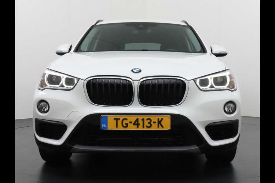 BMW X1 SDrive18i Executive VAN: 25.900,- VOOR: 22.877.- EINDEJAARSVOORDEEL: 3.023,- RIJKLAARPRIJS