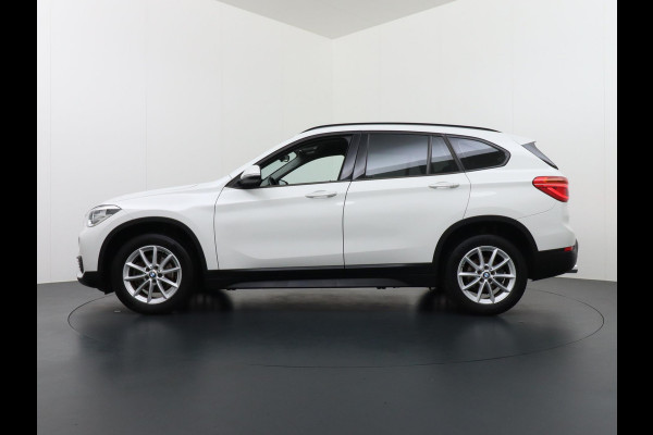 BMW X1 SDrive18i Executive VAN: 25.900,- VOOR: 22.877.- EINDEJAARSVOORDEEL: 3.023,- RIJKLAARPRIJS