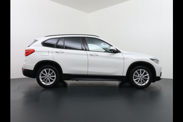 BMW X1 SDrive18i Executive VAN: 25.900,- VOOR: 22.877.- EINDEJAARSVOORDEEL: 3.023,- RIJKLAARPRIJS