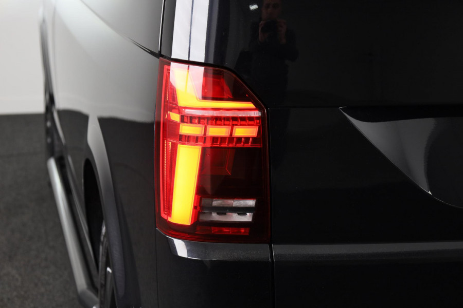 Volkswagen Transporter 2.0 TDI L1H1 110PK | Spoilerpakket | Trekhaak | LED koplampen | Parkeercamera | Stoelverwarming |