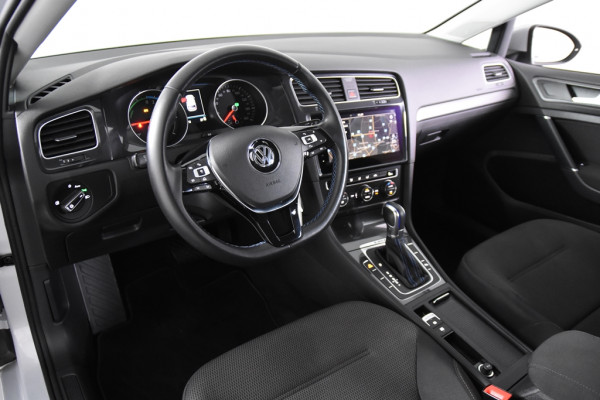 Volkswagen e-Golf Comfort *Navigatie*Carplay*Adaptive Cruise Control*