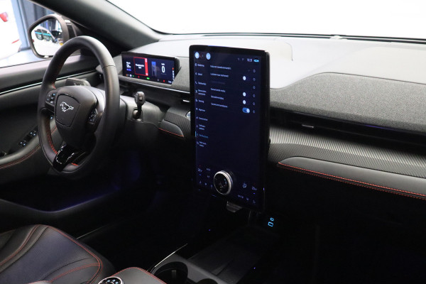 Ford Mustang Mach-E Premium AWD 75 kWh Navigatie Stoelverwarming PDC AWD Apple Carplay