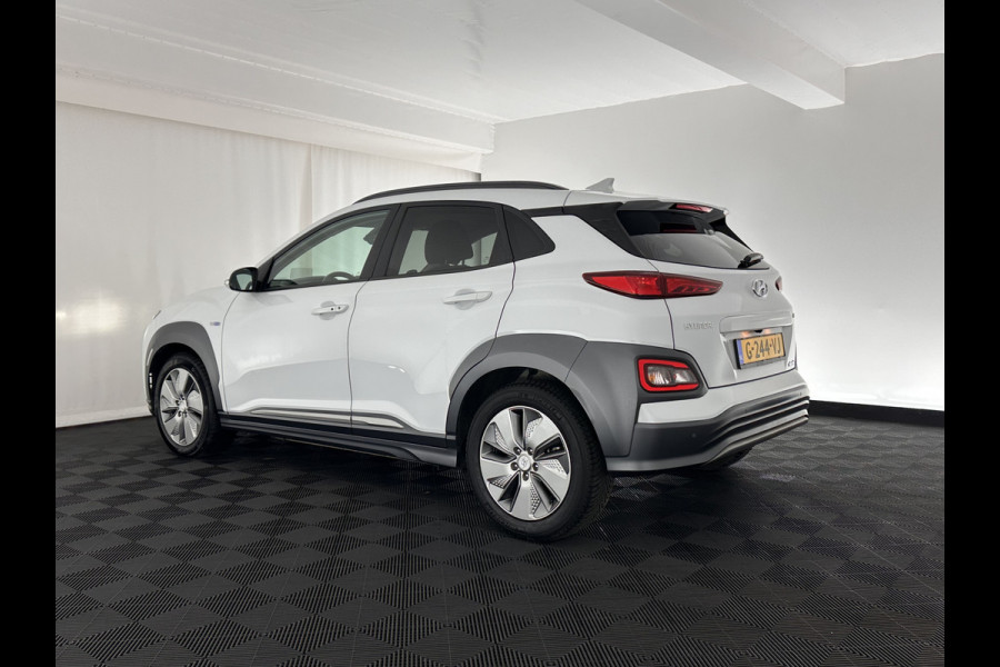 Hyundai Kona EV Premium 64 kWh (INCL-BTW) *FULL-LEATHER | HEAD-UP | FULL-LED | NAVI-FULLMAP | DAB | ADAPTIVE-CRUISE | KRELL-AUDIO | KEYLESS | CAMERA | BLIND-SPOT | LANE-ASSIST | DIGI-COCKPIT | COMFORT-SEATS | 17''