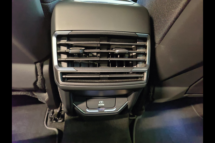 Lynk & Co 01 1.5 Turbo PHEV uit 2022 Trekhaak/*360° Camera* Pano/dak Apple/Carplay Adaptive/Cruise Rijklaar + 12 maanden Bovag-garantie Henk Jongen Auto's in Helmond,  al 50 jaar service zoals 't hoort!