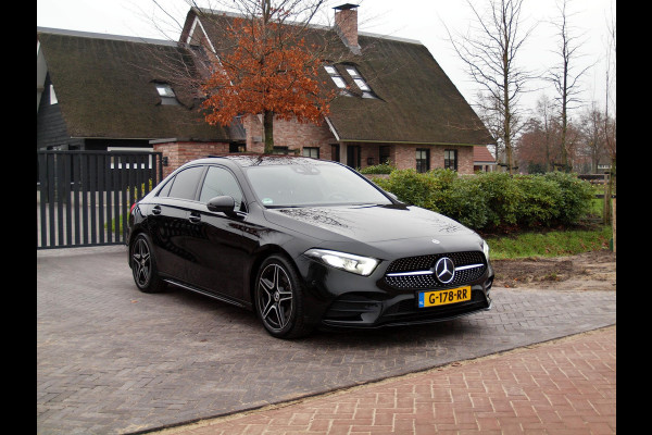 Mercedes-Benz A-Klasse 200 Business Solution AMG | Schuifdak | Nightpakket | Camera | NL-Auto |