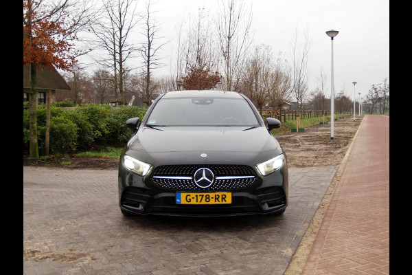 Mercedes-Benz A-Klasse 200 Business Solution AMG | Schuifdak | Nightpakket | Camera | NL-Auto |