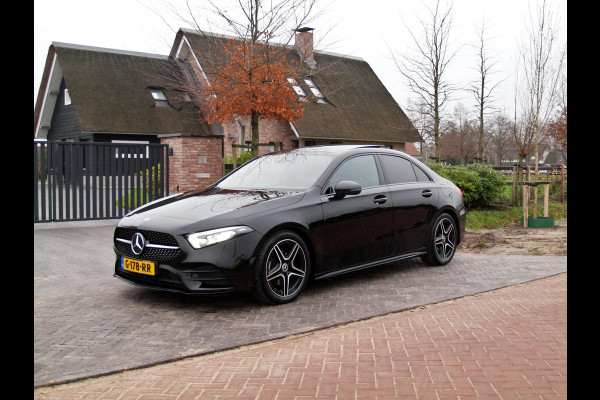 Mercedes-Benz A-Klasse 200 Business Solution AMG | Schuifdak | Nightpakket | Camera | NL-Auto |