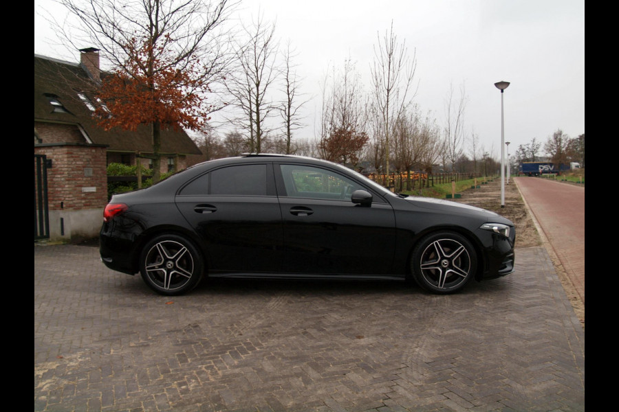 Mercedes-Benz A-Klasse 200 Business Solution AMG | Schuifdak | Nightpakket | Camera | NL-Auto |