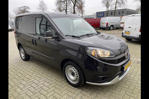 Fiat Dobló Cargo 1.6 MJ 105pk L1H1 S Trekking / vaste prijs rijklaar € 13.950 ex btw / lease vanaf € 256 / airco / cruise / zwart metallic / euro 6 / Apple Carplay Android Auto