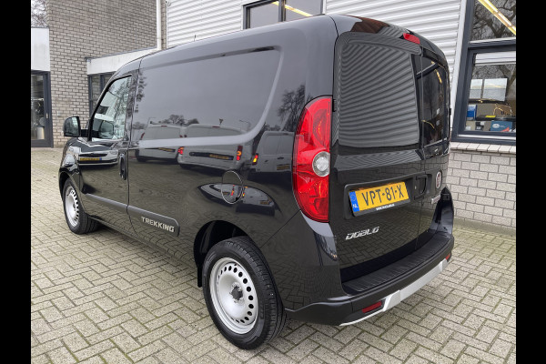 Fiat Dobló Cargo 1.6 MJ 105pk L1H1 S Trekking / vaste prijs rijklaar € 13.950 ex btw / lease vanaf € 256 / airco / cruise / zwart metallic / euro 6 / Apple Carplay Android Auto