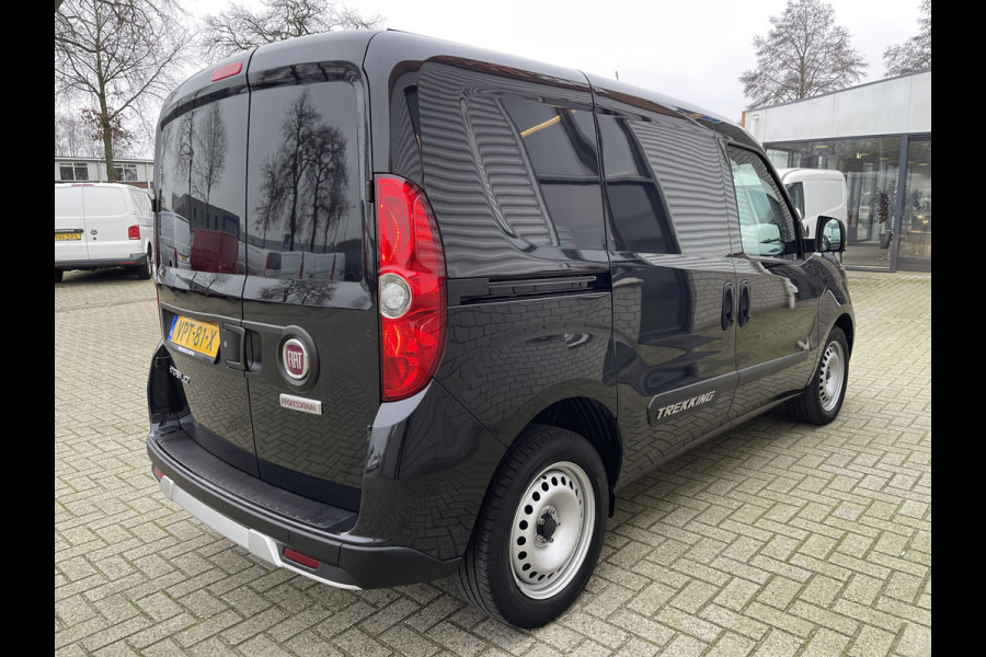 Fiat Dobló Cargo 1.6 MJ 105pk L1H1 S Trekking / vaste prijs rijklaar € 13.950 ex btw / lease vanaf € 256 / airco / cruise / zwart metallic / euro 6 / Apple Carplay Android Auto