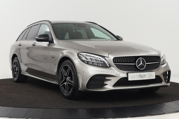 Mercedes-Benz C-Klasse 300de AMG Night | Leder | Trekhaak | Burmester Sound | Head-Up | Stoelverwarming | Camera | Carplay | Sfeerverlichting | Navigatie | Full LED