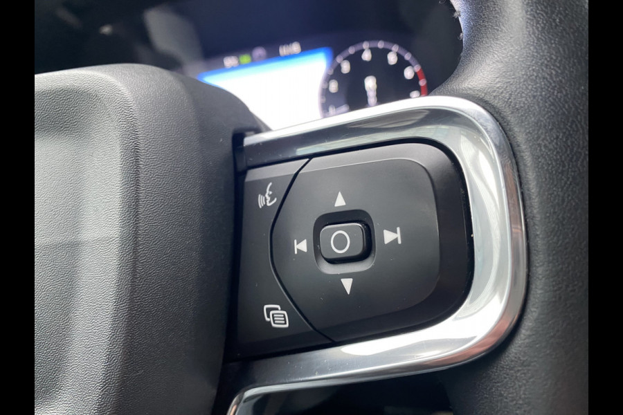 Volvo XC40 2.0 T4 Momentum Navigatie Full-led Trekhaak 2 Jaar garantie mogelijk* ( vraag naar de voorwaarde)