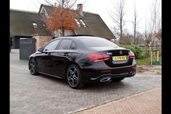 Mercedes-Benz A-Klasse 200 Business Solution AMG | Schuifdak | Nightpakket | Camera | NL-Auto |