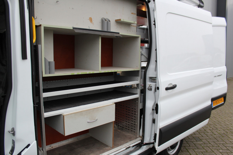 Ford Transit 290 2.0-105pk TDCI L2H2 Ambiente. Totaal 7 stuks, rest wordt nog gepubliceerd. Compleet ingerichte Ford Transit ! Camera, pdc v+a, airco, ladder achterd., opstaptrede met trekhaak, imperiaal met ladder, omvormer naar 220V, etc etc.