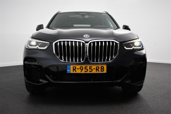 BMW X5 xDrive45e 394pk High Executive M-Sport PHEV 6 cilinder | Panoramisch schuif-kantel dak | Harman Kardon | Head up display | Lederen bekleding | Electrische verstelling comfort stoelen