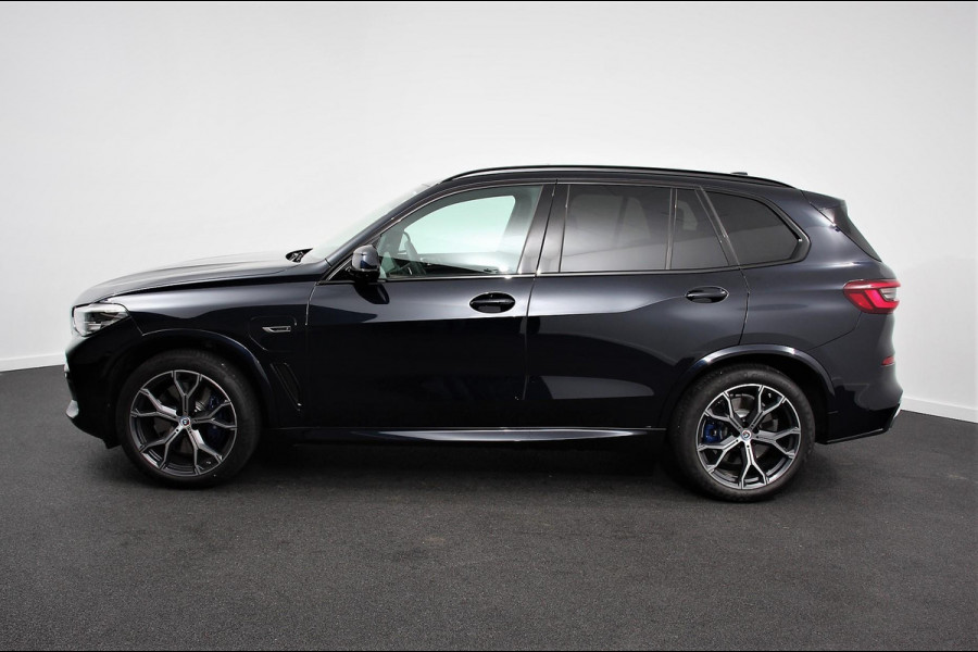 BMW X5 xDrive45e 394pk High Executive M-Sport PHEV 6 cilinder | Panoramisch schuif-kantel dak | Harman Kardon | Head up display | Lederen bekleding | Electrische verstelling comfort stoelen