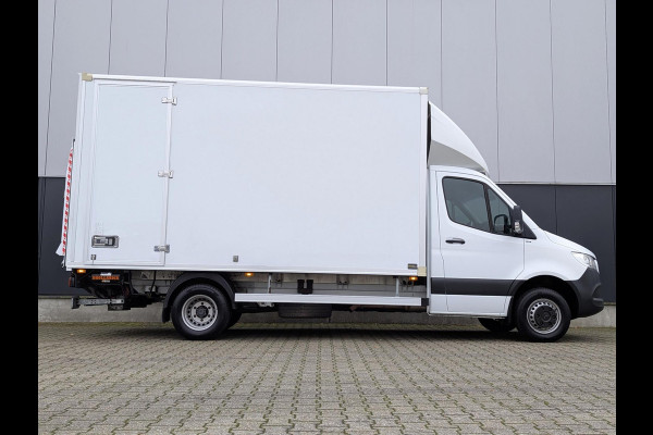 Mercedes-Benz Sprinter 516 160PK AUTOMAAT RWD DUBBELLUCHT BAKWAGEN MET LAADKLEP CLIMATE CRUISE ACHTERUITRIJCAMERA