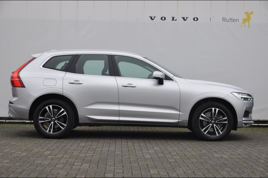 Volvo XC60 2.0 T5 Momentum / Semi-elektrisch inklapbare trekhaak / Apple carplay / Cruise control / Parkeersensoren achter / Lederen bekleding / Elektrische achterklep /