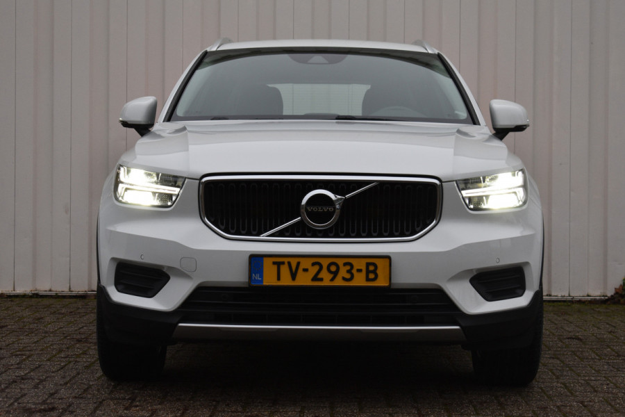 Volvo XC40 1.5 T3 Momentum | Handgeschakeld | Achteruitrij camera | Dealer onderhouden |