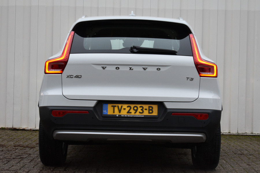 Volvo XC40 1.5 T3 Momentum | Handgeschakeld | Achteruitrij camera | Dealer onderhouden |