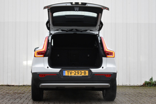 Volvo XC40 1.5 T3 Momentum | Handgeschakeld | Achteruitrij camera | Dealer onderhouden |