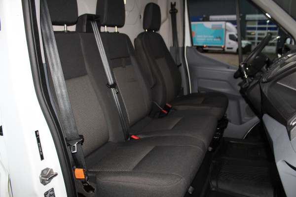 Ford Transit 290 2.0-105pk TDCI L2H2 Ambiente. Totaal 7 stuks, rest wordt nog gepubliceerd. Compleet ingerichte Ford Transit ! Camera, pdc v+a, airco, ladder achterd., opstaptrede met trekhaak, imperiaal met ladder, omvormer naar 220V, etc etc.