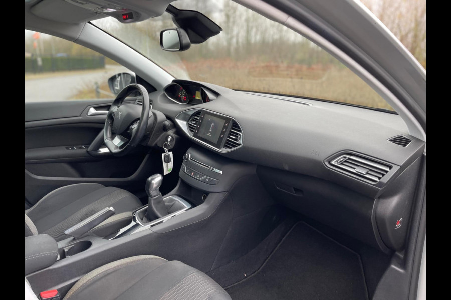 Peugeot 308 SW 1.2 PureTech Style Panoramadak Navigatie Pdc Lm Velgen