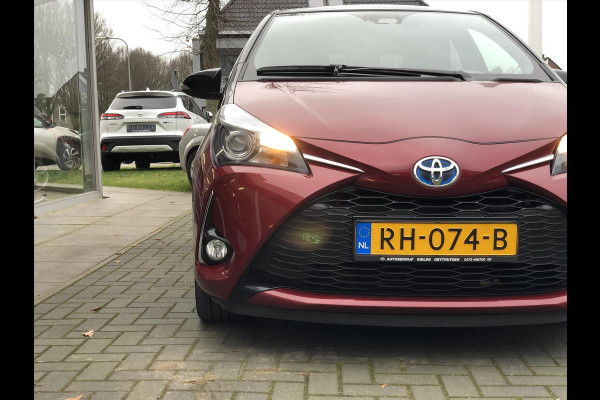 Toyota Yaris 1.5 Hybrid Bi-Tone | Eerste eigenaar, 16 inch, Spoiler, Cruise control, Parkeercamera, Safety sense, Climate control