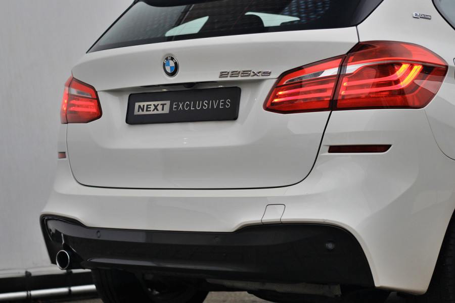 BMW 2 Serie Active Tourer 225xe iPerformance High Executive | M-sport | Pano | Camera | LED | Nwe. Accu