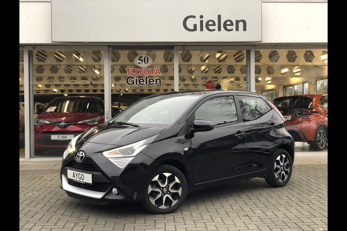 Toyota Aygo 1.0 VVT-i x-joy | Apple CarPlay/Android Auto, lichtmetalen velgen, Airconditioning, In hoogte verstelbare stoel, Parkeercamera