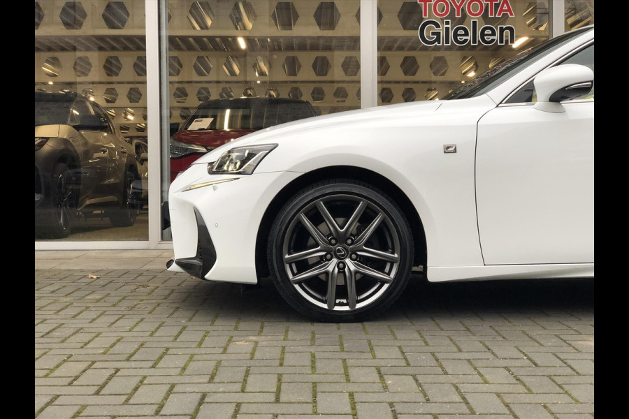 Lexus IS 300h 223pk F Sport Line | Premium Navigatie, Leer, Geheugenfunctie, Stoelventilatie, Parkeersensoren, Adaptive cruise control