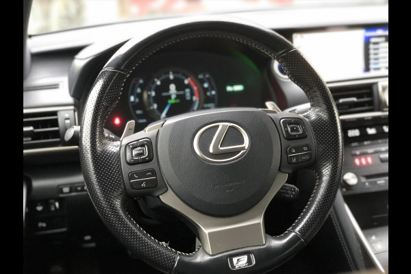 Lexus IS 300h 223pk F Sport Line | Premium Navigatie, Leer, Geheugenfunctie, Stoelventilatie, Parkeersensoren, Adaptive cruise control