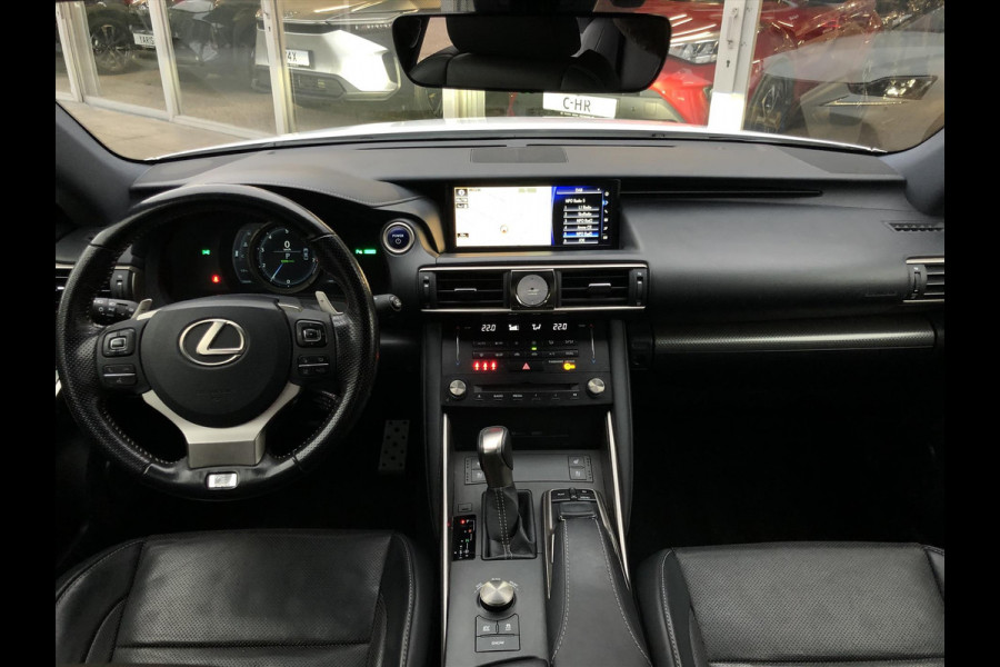 Lexus IS 300h 223pk F Sport Line | Premium Navigatie, Leer, Geheugenfunctie, Stoelventilatie, Parkeersensoren, Adaptive cruise control