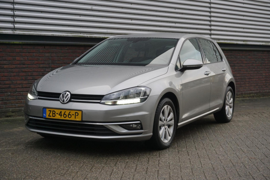 Volkswagen Golf 1.0 TSI 115PK Navigatie/Adaptive Cruise/ PDC voor + achter.