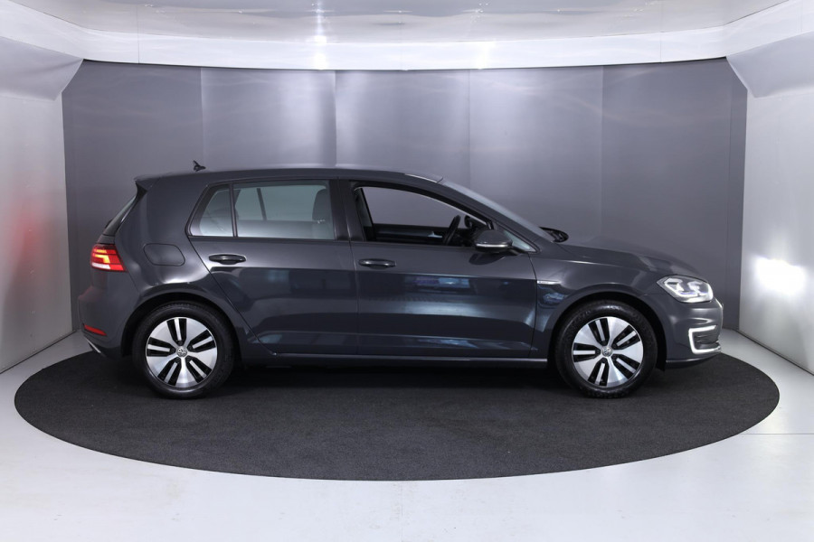 Volkswagen e-Golf E-DITION 136 pk | Navigatie | Warmtepomp | Parkeersensoren | Adaptieve cruise control | LED koplampen |