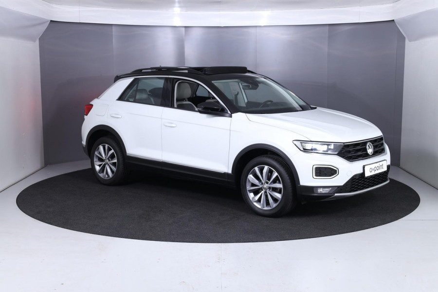 Volkswagen T-Roc 1.5 TSI Style 150 pk Automaat (DSG) | Navigatie | Panoramadak | Parkeersensoren | Adaptieve cruise control | Autom. airco | Stoelverwarming |