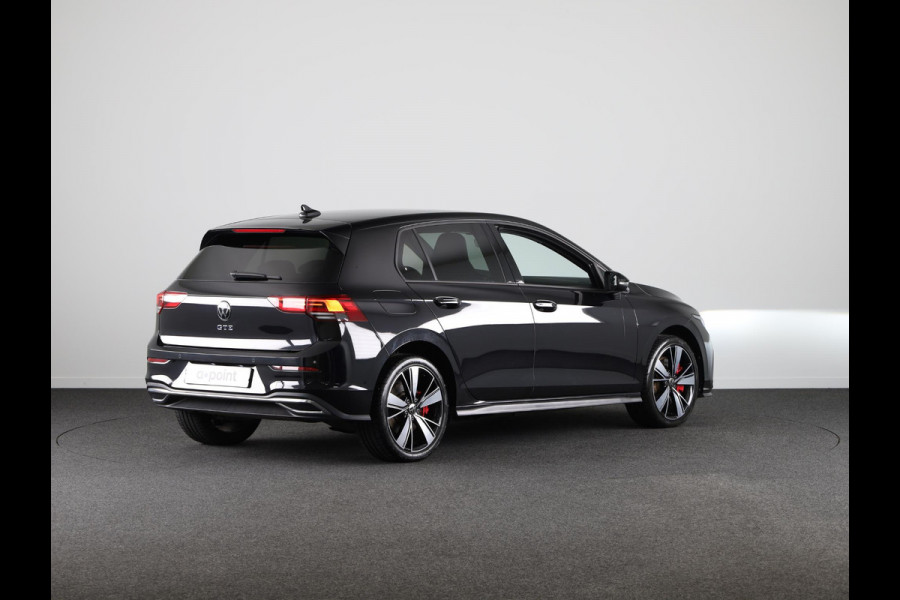 Volkswagen Golf 1.4 eHybrid GTE 245 pk Automaat (DSG) | Navigatie | Parkeersensoren | Achteruitrijcamera | Adaptieve cruise control | Stoelverwarming | Lichtmetalen velgen 18" |