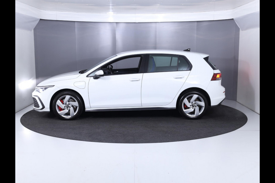 Volkswagen Golf 1.4 eHybrid GTE 245 pk Automaat (DSG) | Navigatie | Parkeersensoren | Adaptieve cruise control | LED koplampen | Stoelverwarming |