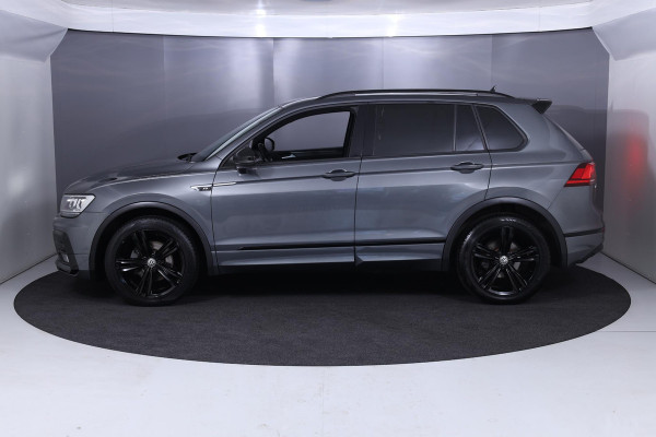 Volkswagen Tiguan 1.5 TSI ACT Highline Business R 150 pk Automaat (DSG) | Navigatie | Elektr. trekhaak | Parkeersensoren | Adaptieve cruise control | R-Line exterieur "Black Style" |