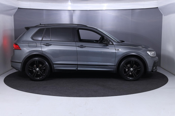 Volkswagen Tiguan 1.5 TSI ACT Highline Business R 150 pk Automaat (DSG) | Navigatie | Elektr. trekhaak | Parkeersensoren | Adaptieve cruise control | R-Line exterieur "Black Style" |