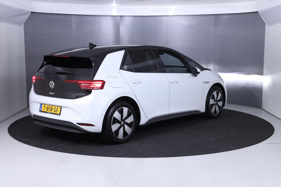 Volkswagen ID.3 Pure 45 kWh 150 pk | Navigatie | Parkeersensoren (Park assist) | Achteruitrijcamera | Elektr. voorstoelen | Stoelverwarming | Matrix LED koplampen |