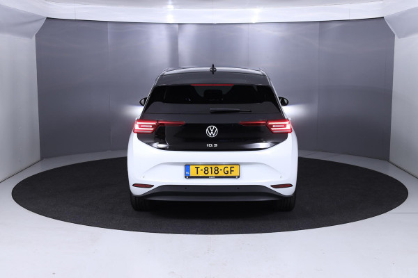 Volkswagen ID.3 Pure 45 kWh 150 pk | Navigatie | Parkeersensoren (Park assist) | Achteruitrijcamera | Elektr. voorstoelen | Stoelverwarming | Matrix LED koplampen |