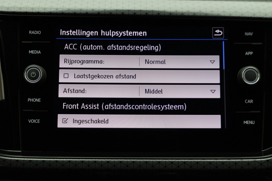 Volkswagen T-Cross 1.0 TSI Style Virtual Cockpit, Camera, ACC, Apple Carplay, DAB, PDC, Trekhaak, 17''