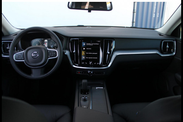 Volvo V60 B4 211PK Automaat Business Pro / Elektrische achterklep/ Keyless entry/ Adaptieve cruise control / BLIS / Apple Carplay/ DAB