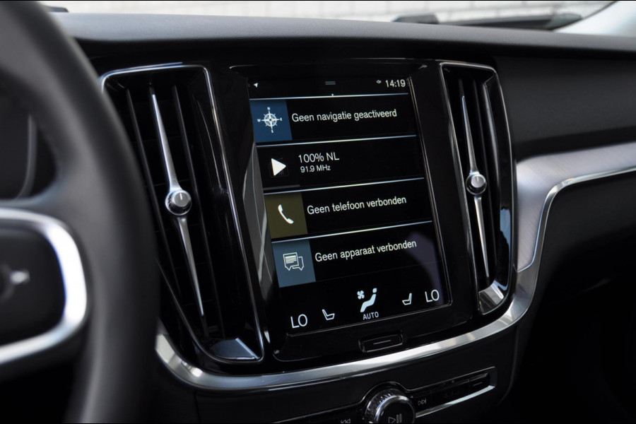 Volvo V60 B4 211PK Automaat Business Pro / Elektrische achterklep/ Keyless entry/ Adaptieve cruise control / BLIS / Apple Carplay/ DAB