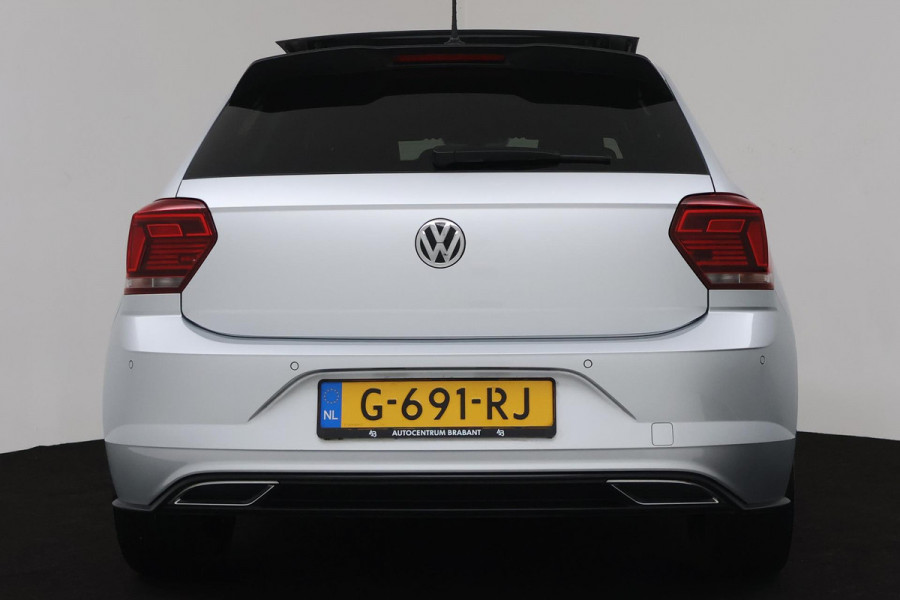 Volkswagen Polo 1.0 TSI Highline Business R (PANORAMADAK, VIRTUAL, NAVIGATIE, PDC, CAMERA, CARPLAY, NL-AUTO, GOED ONDERHOUDEN)